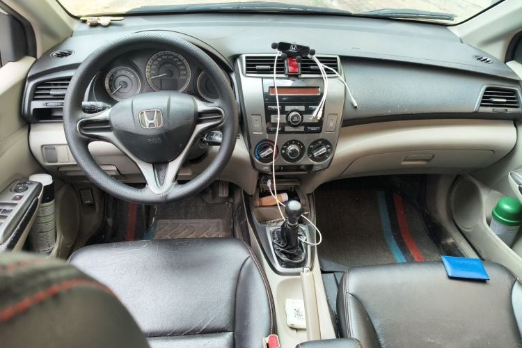 Used Honda City Classic 2012 1.5L manual Elite Edition Center Console