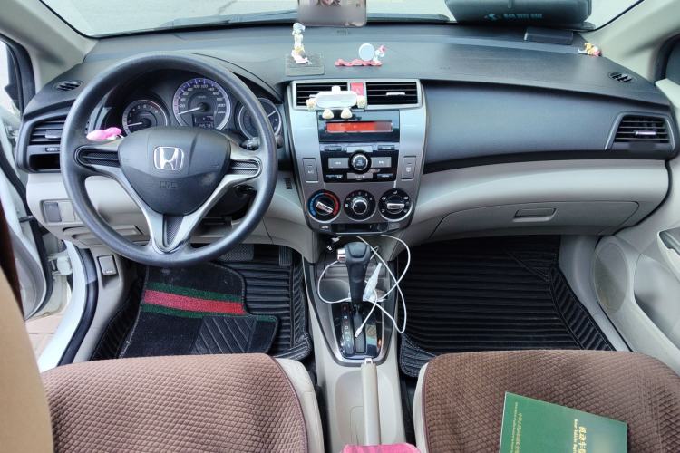 Used Honda City Classic 2012 1.5L Automatic Elite Edition Center Console