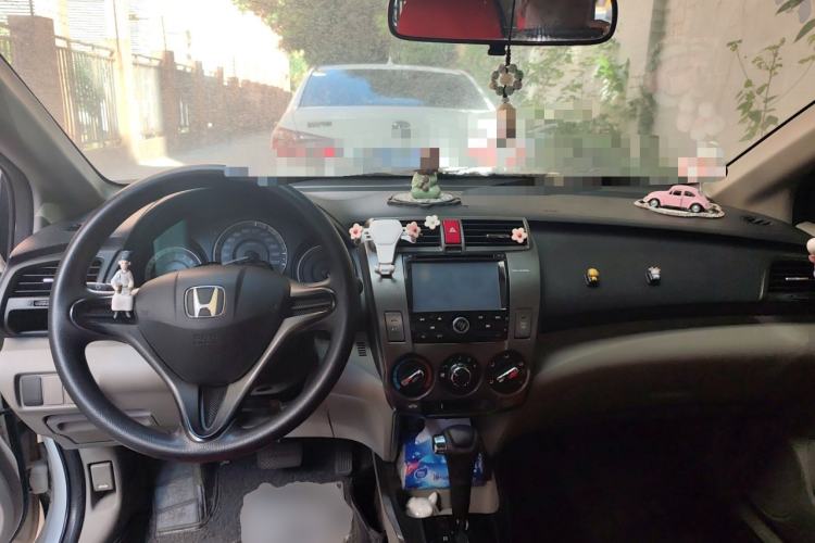 Used Honda City Classic 2012 1.5L Automatic Flagship Edition Center Console