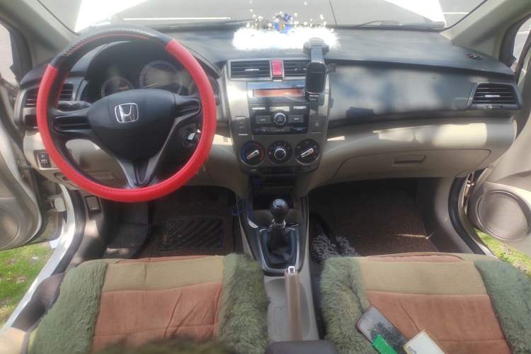Used Honda City Classic 2012 1.5L manual Elite Edition Center Console