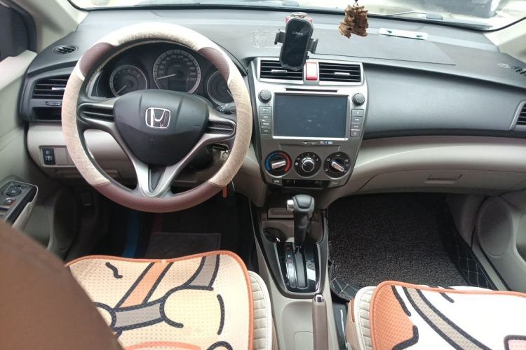 Used Honda City Classic 2012 1.5L Automatic Elite Edition Center Console