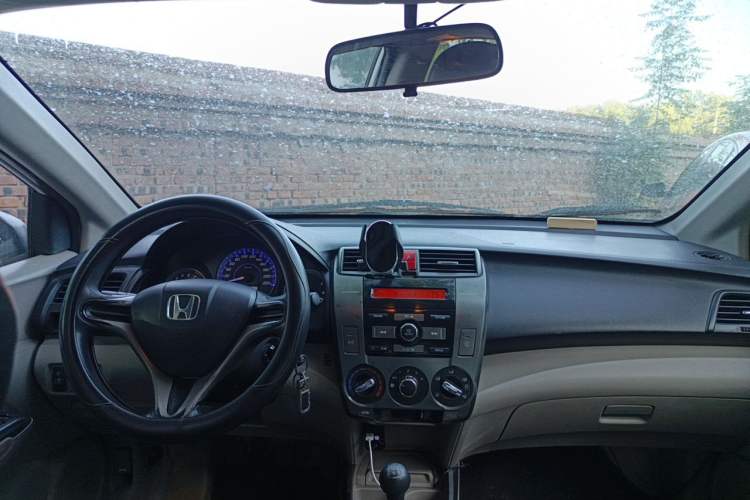 Used Honda City Classic 2012 1.5L manual Elite Edition Center Console
