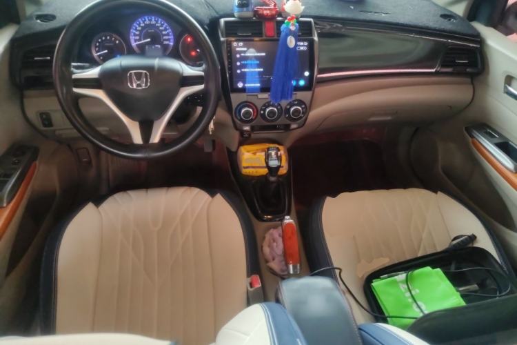 Used Honda City Classic 2012 1.5L manual Elite Edition Center Console