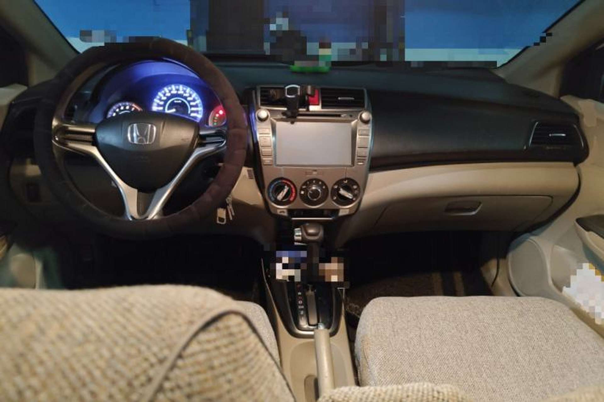 Used Honda City Classic 2012 1.5L Automatic Elite Edition Center Console