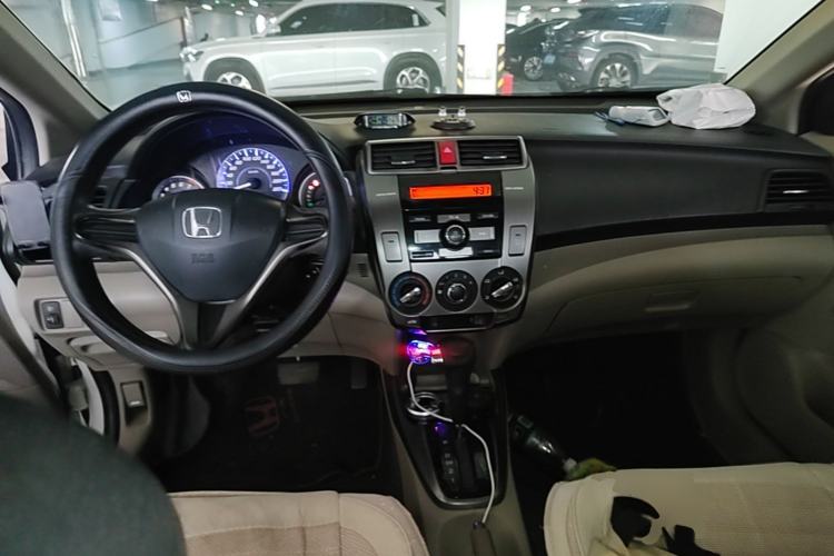 Used Honda City Classic 2012 1.5L Automatic Elite Edition Center Console