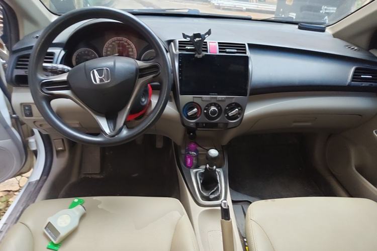 Used Honda City Classic 2012 1.5L manual Elite Edition Center Console