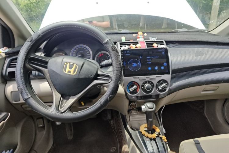 Used Honda City Classic 2012 1.5L Automatic Elite Edition Center Console