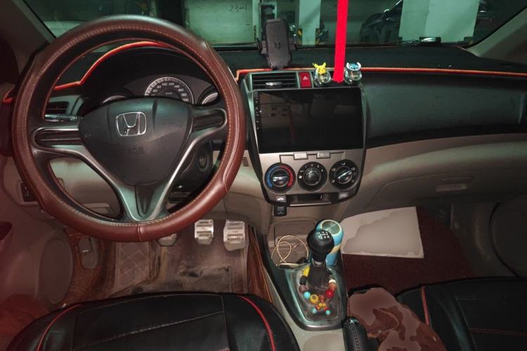 Used Honda City Classic 2012 1.5L manual Elite Edition Center Console