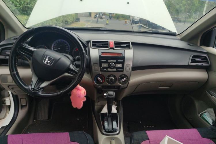 Used Honda City Classic 2012 1.5L Automatic Elite Edition Center Console