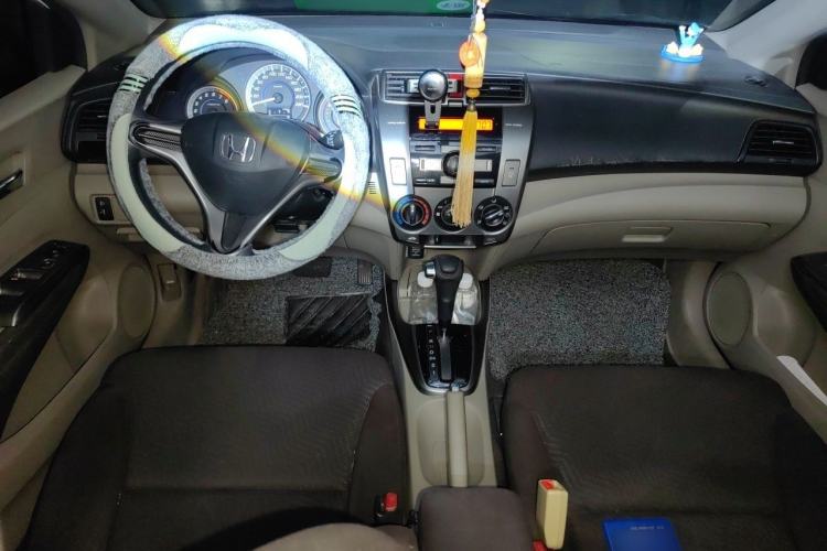 Used Honda City Classic 2012 1.5L Automatic Elite Edition Center Console