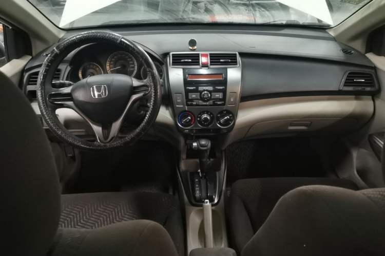 Used Honda City Classic 2012 1.5L Automatic Elite Edition Center Console