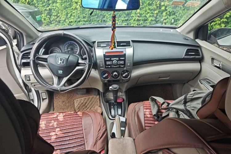 Used Honda City Classic 2012 1.5L Automatic Elite Edition Center Console