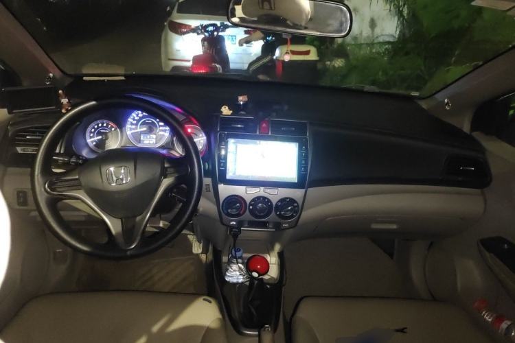 Used Honda City Classic 2012 1.5L manual Elite Edition Center Console