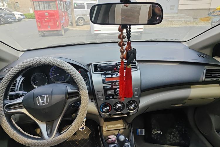 Used Honda City Classic 2012 1.5L manual Elite Edition Center Console