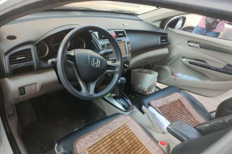 Used Honda City Classic 2012 1.5L Automatic Elite Edition Center Console