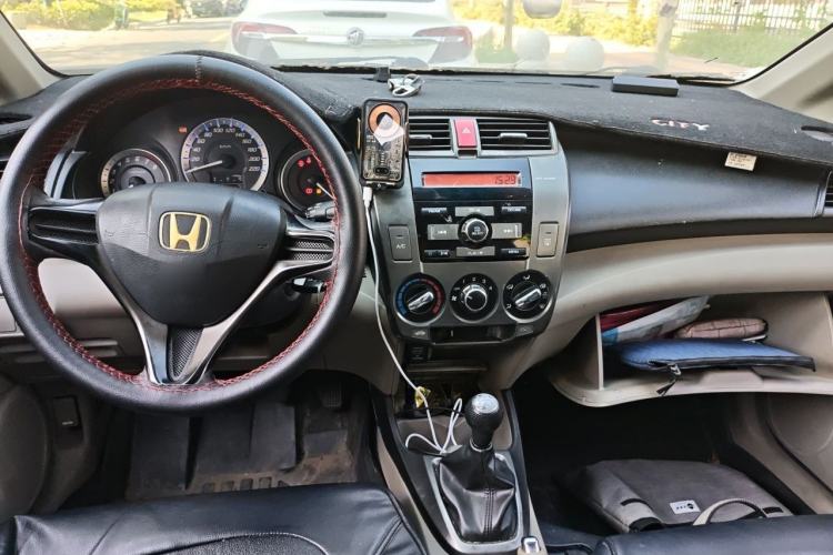 Used Honda City Classic 2012 1.5L manual Comfort version Center Console