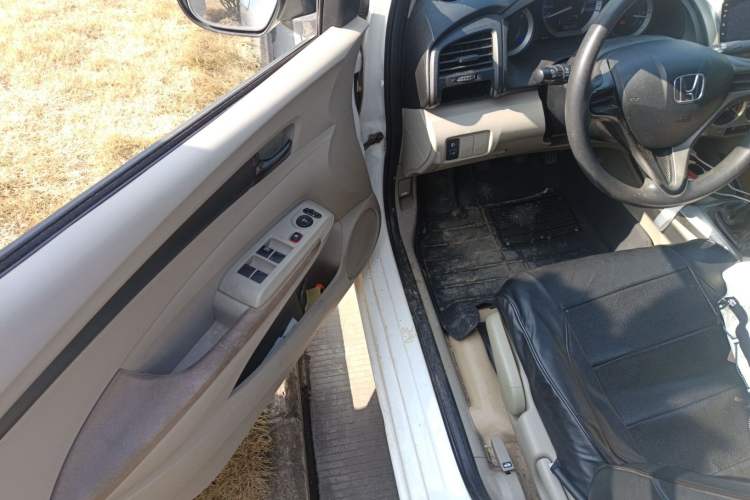Used Honda City Classic 2012 1.5L manual Comfort version Driver Seat