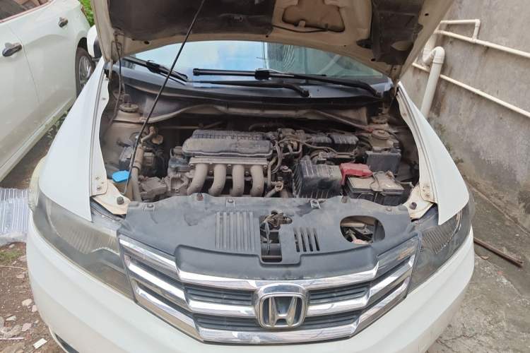Used Honda City Classic 2012 1.5L manual Elite Edition Engine Bay