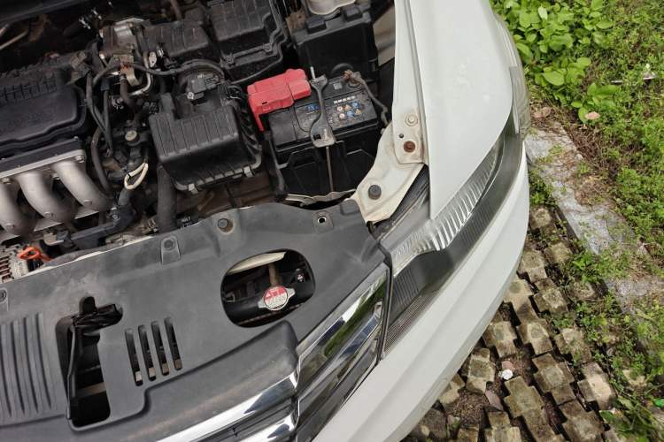 Used Honda City Classic 2012 1.5L manual Elite Edition Engine Bay Left