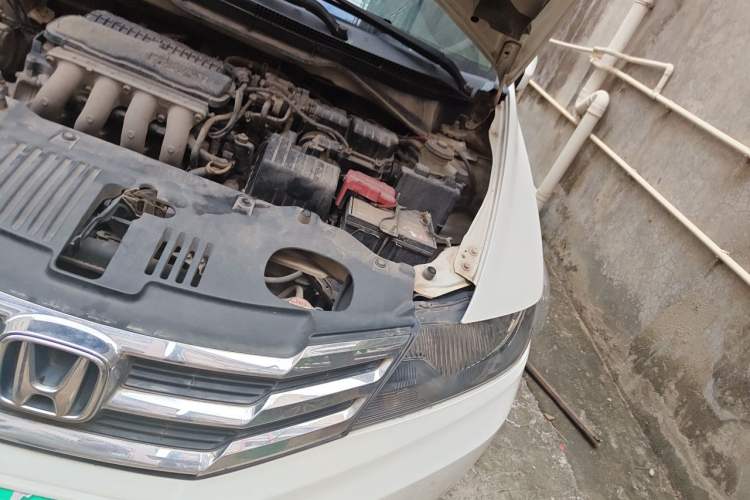 Used Honda City Classic 2012 1.5L manual Elite Edition Engine Bay Left
