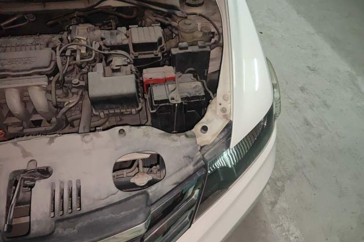 Used Honda City Classic 2012 1.5L manual Elite Edition Engine Bay Left