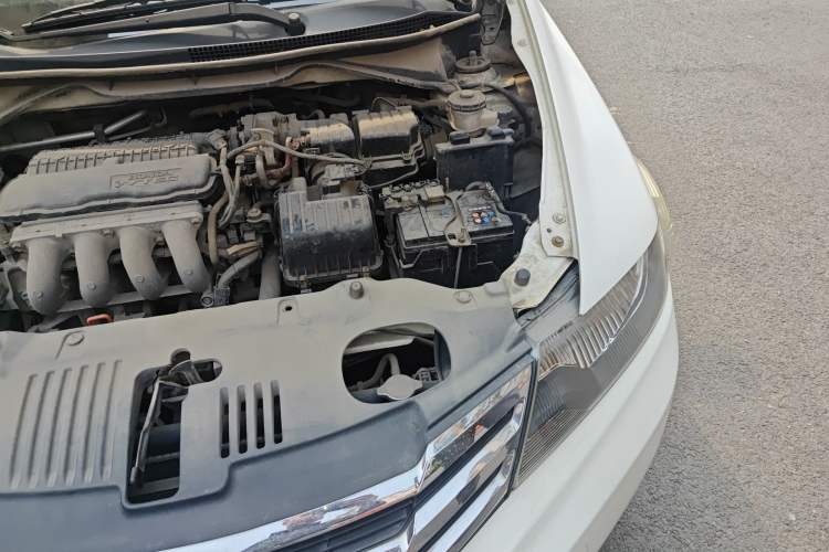 Used Honda City Classic 2012 1.5L manual Elite Edition Engine Bay Left