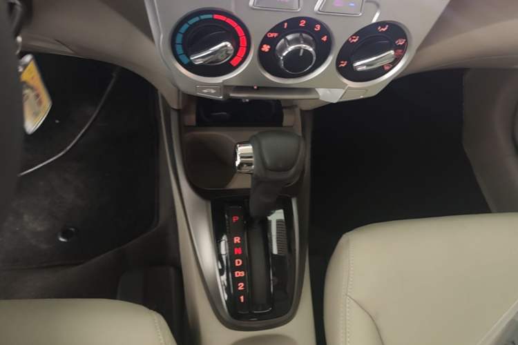 Used Honda City Classic 2012 1.5L Automatic Elite Edition Gear Lever