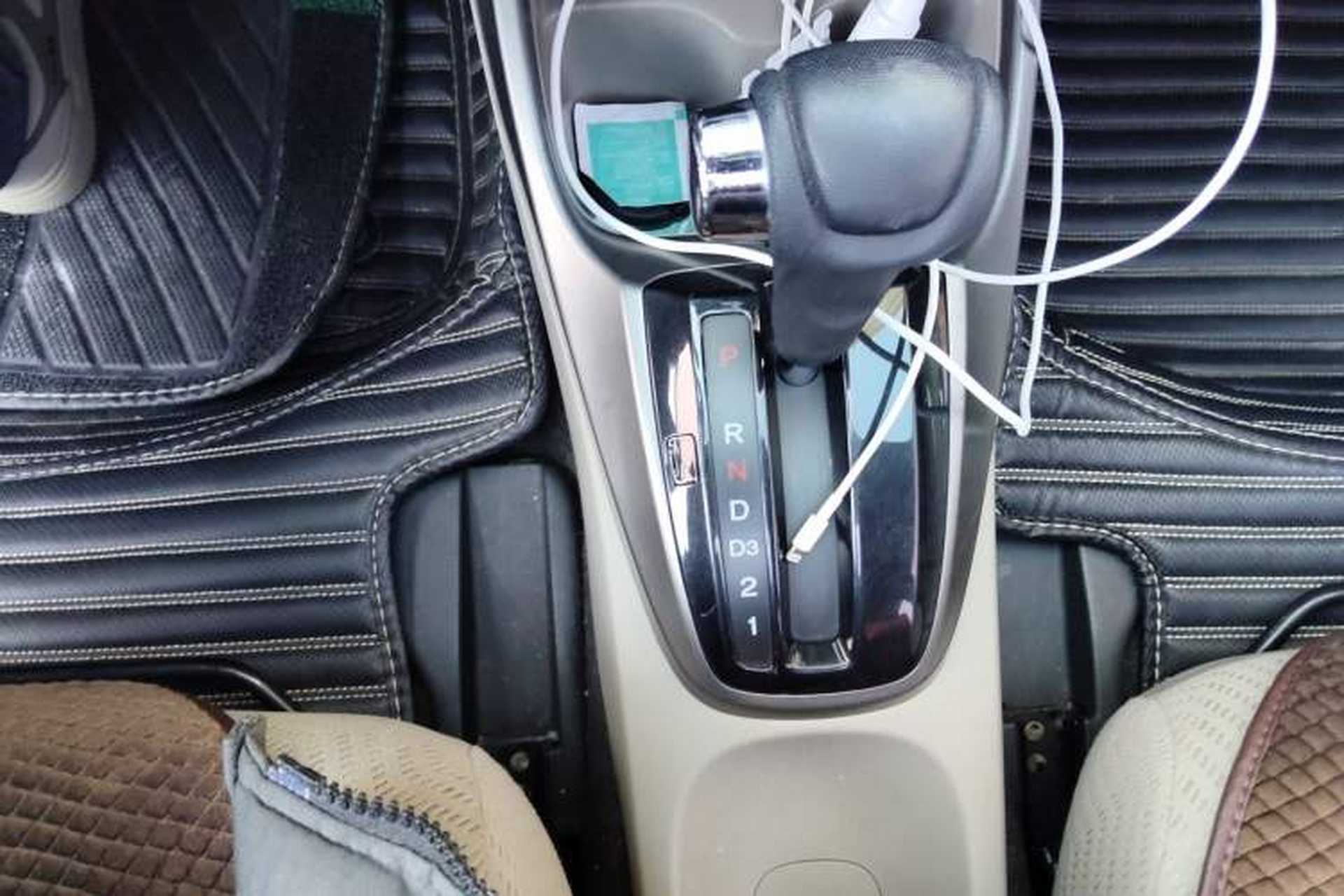 Used Honda City Classic 2012 1.5L Automatic Elite Edition Gear Lever