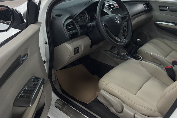 Used Honda City Classic 2012 1.5L manual Elite Edition Interior 2