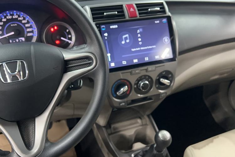 Used Honda City Classic 2012 1.5L manual Elite Edition Interior 3