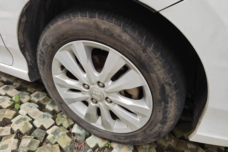 Used Honda City Classic 2012 1.5L manual Elite Edition Right Front Wheel Hub
