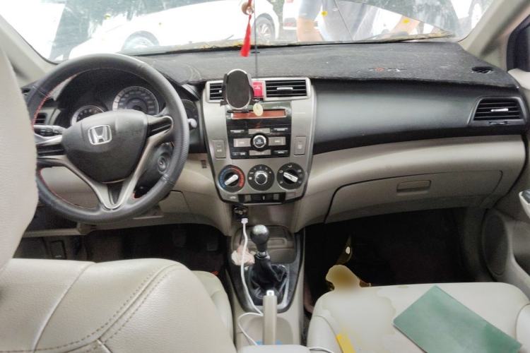 Used Honda City Classic 2014 Style 1.5L Manual Elite Edition Center Console