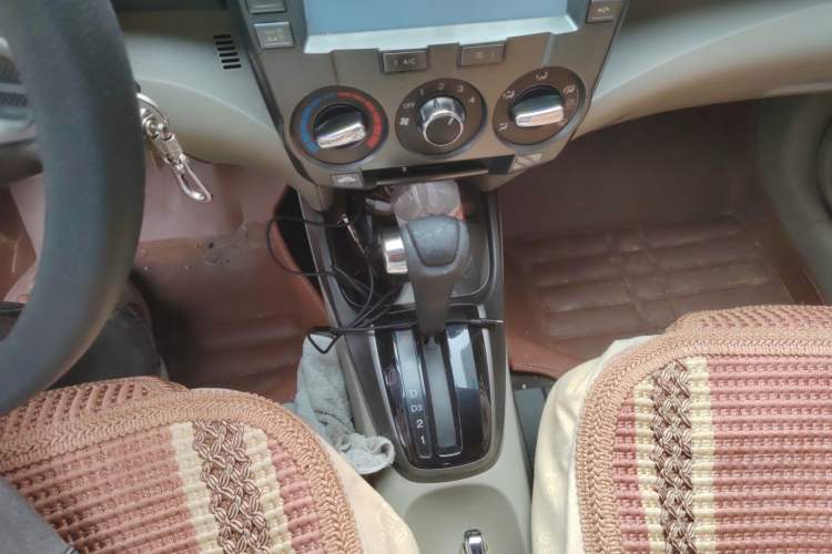 Used Honda City Classic 2014 Style 1.5L Automatic Elite Edition Gear Lever