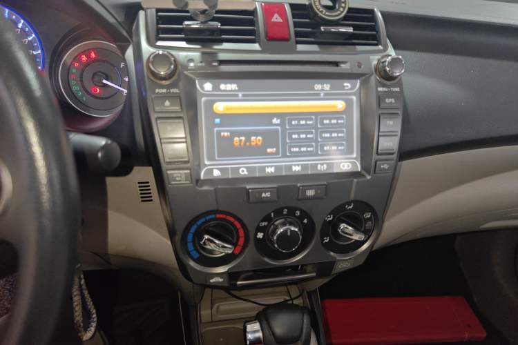Used Honda City Classic 2014 Style 1.5L Automatic Elite Edition Audio And AC Panel