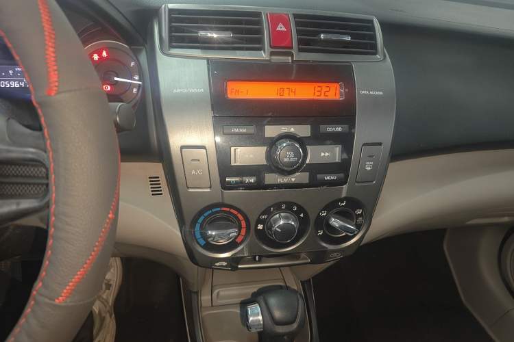 Used Honda City Classic 2014 Style 1.5L Automatic Elite Edition Audio And AC Panel