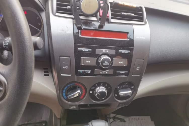 Used Honda City Classic 2014 Style 1.5L Automatic Elite Edition Audio And AC Panel