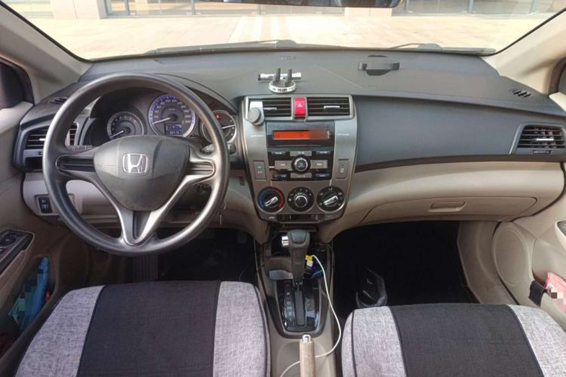 Used Honda City Classic 2014 Style 1.5L Automatic Elite Edition Center Console