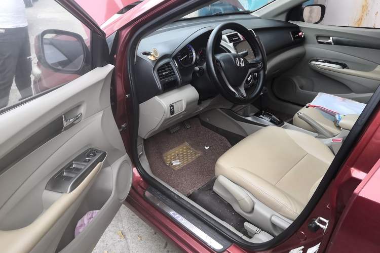 Used Honda City Classic 2014 Style 1.5L Automatic Elite Edition Driver Seat