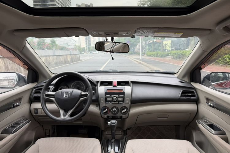 Used Honda City Classic 2014 Style 1.5L Automatic Elite Edition Interior 2