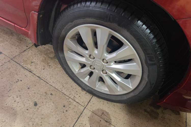 Used Honda City Classic 2014 Style 1.5L Automatic Elite Edition Right Front Wheel Hub