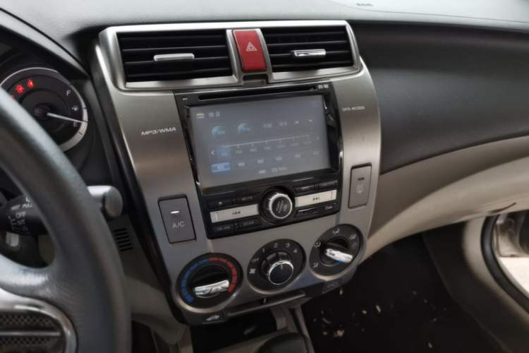 Used Honda City Classic 2014 Style 1.5L Automatic Elite Edition Audio And AC Panel