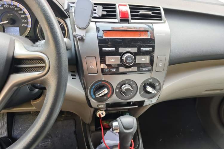 Used Honda City Classic 2014 Style 1.5L Automatic Elite Edition Audio And AC Panel
