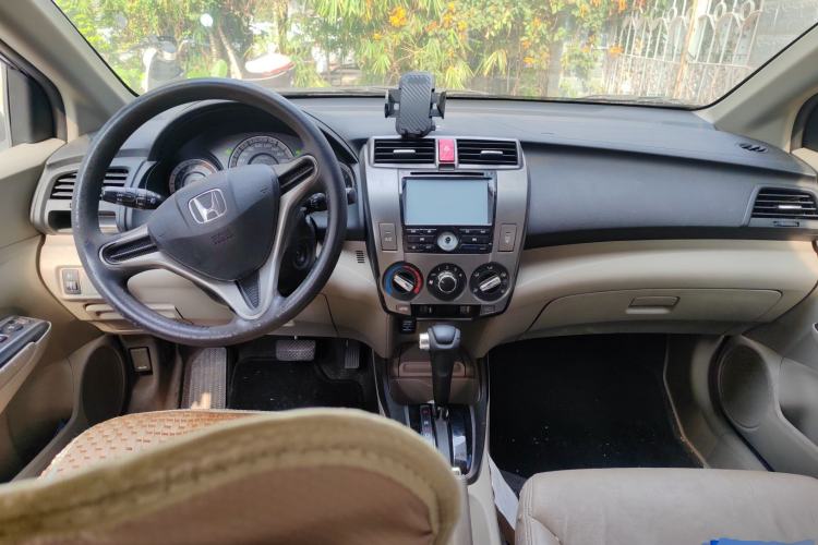 Used Honda City Classic 2014 Style 1.5L Automatic Elite Edition Center Console