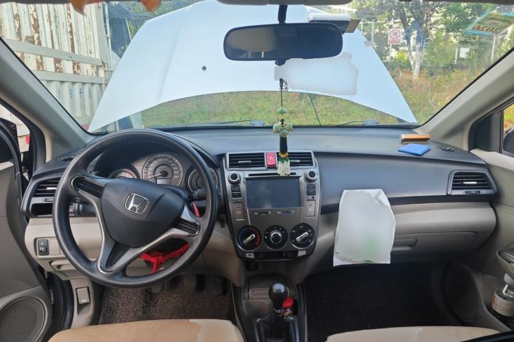 Used Honda City Classic 2014 Style 1.5L Manual Elite Edition Center Console