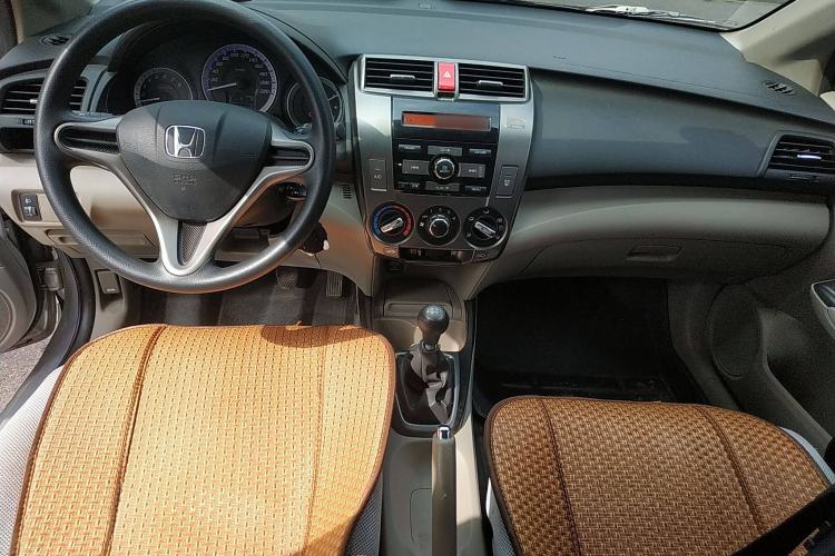 Used Honda City Classic 2014 Style 1.5L Manual Elite Edition Center Console