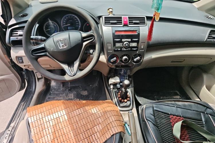 Used Honda City Classic 2014 Style 1.5L Manual Elite Edition Center Console