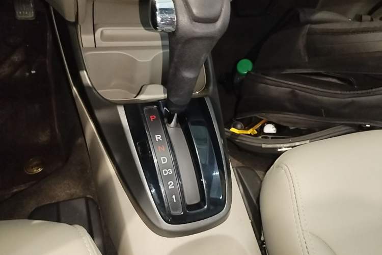 Used Honda City Classic 2014 Style 1.5L Automatic Elite Edition Gear Lever