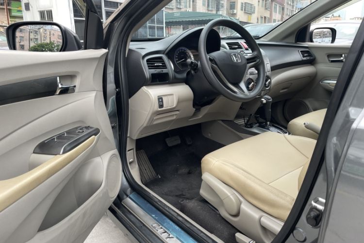 Used Honda City Classic 2014 Style 1.5L Automatic Elite Edition Interior 10