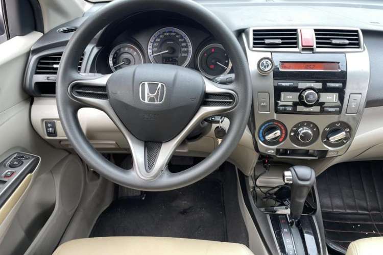 Used Honda City Classic 2014 Style 1.5L Automatic Elite Edition Interior 11