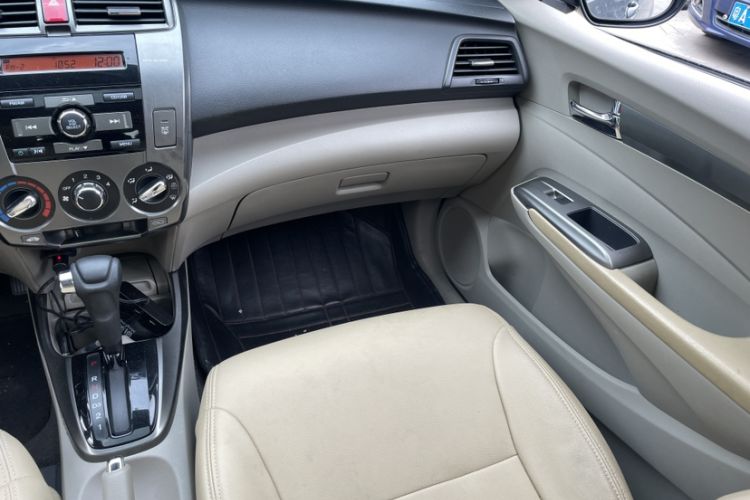 Used Honda City Classic 2014 Style 1.5L Automatic Elite Edition Interior 4